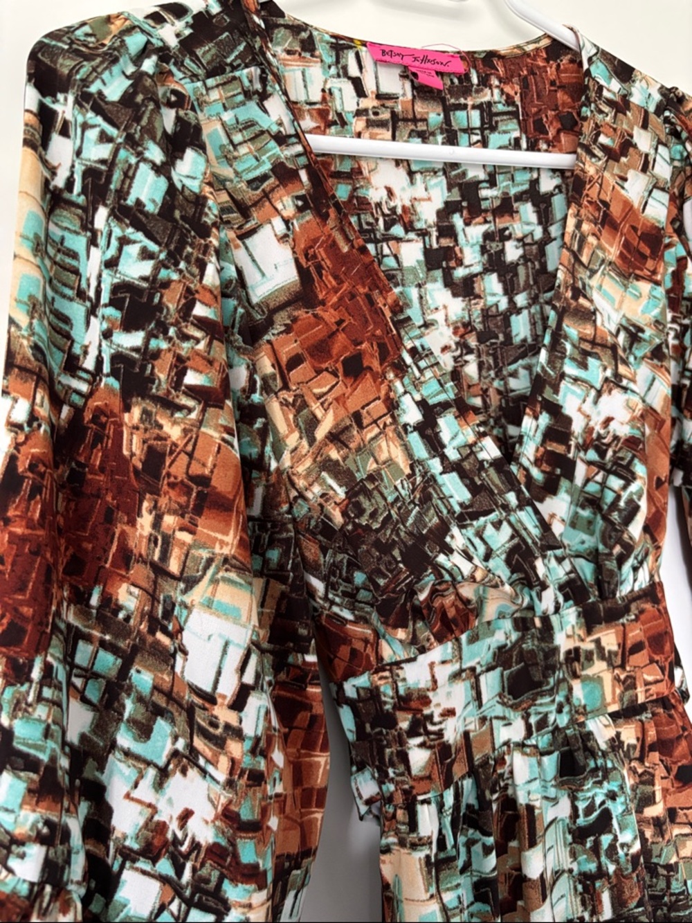 NWOT Betsey Johnson geometric print blouse - Picture 5 of 9